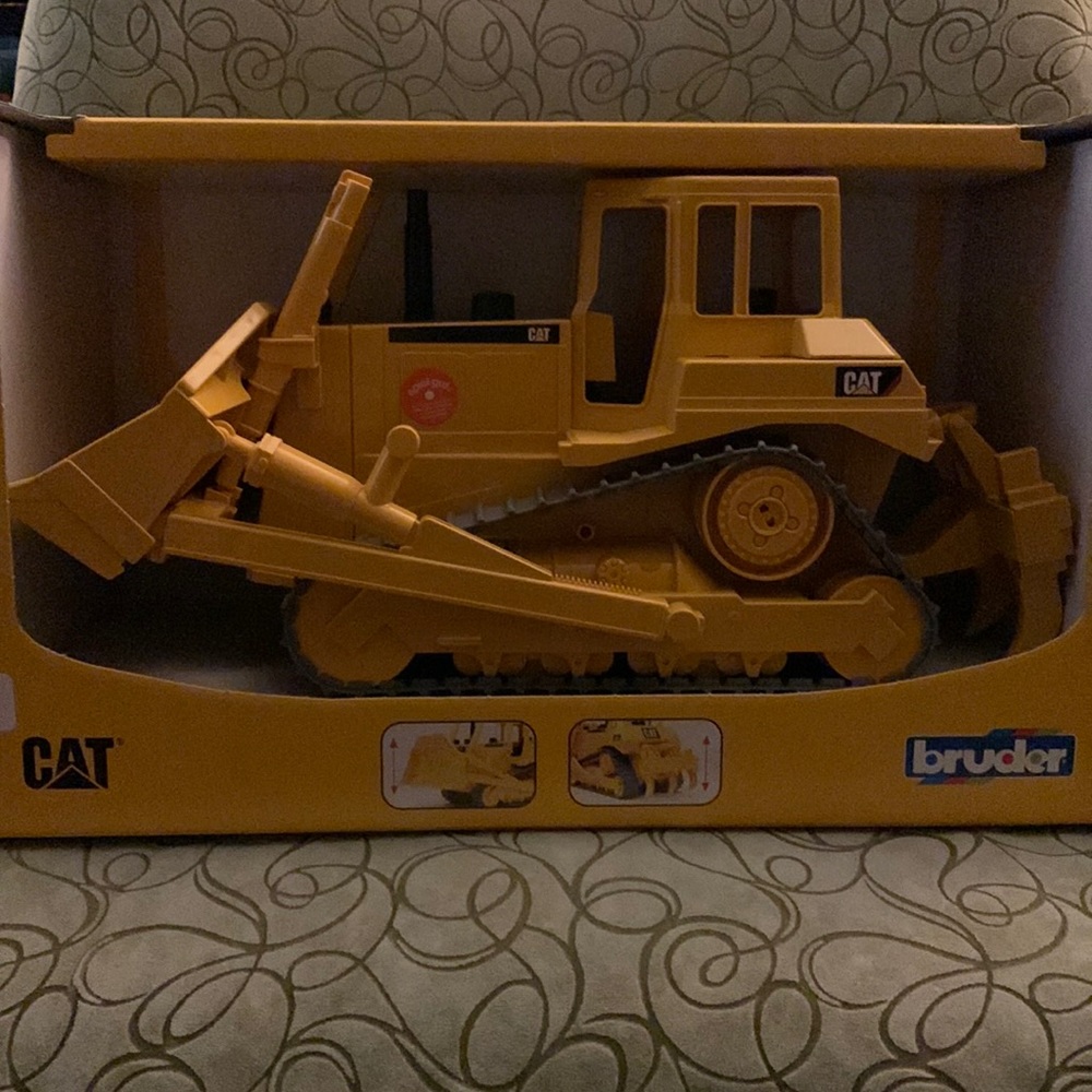 NEW Bruder CAT Bulldozer 1:16 Factory Sealed